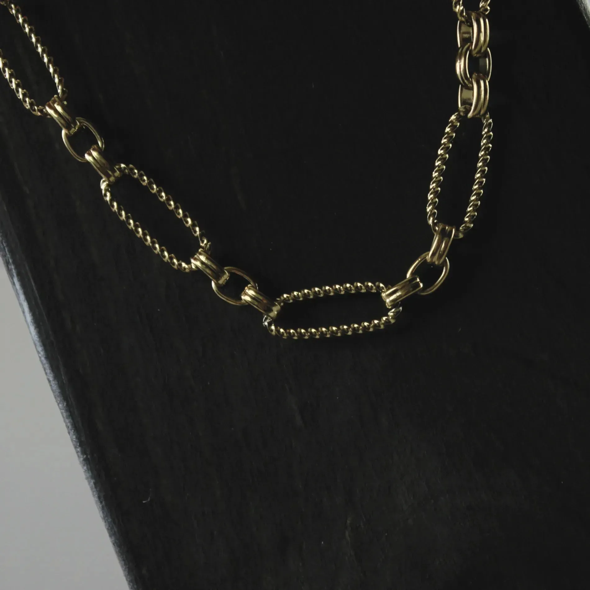 Courage Waterproof Short Oval Ripple Link Necklace 18K Gold Plating