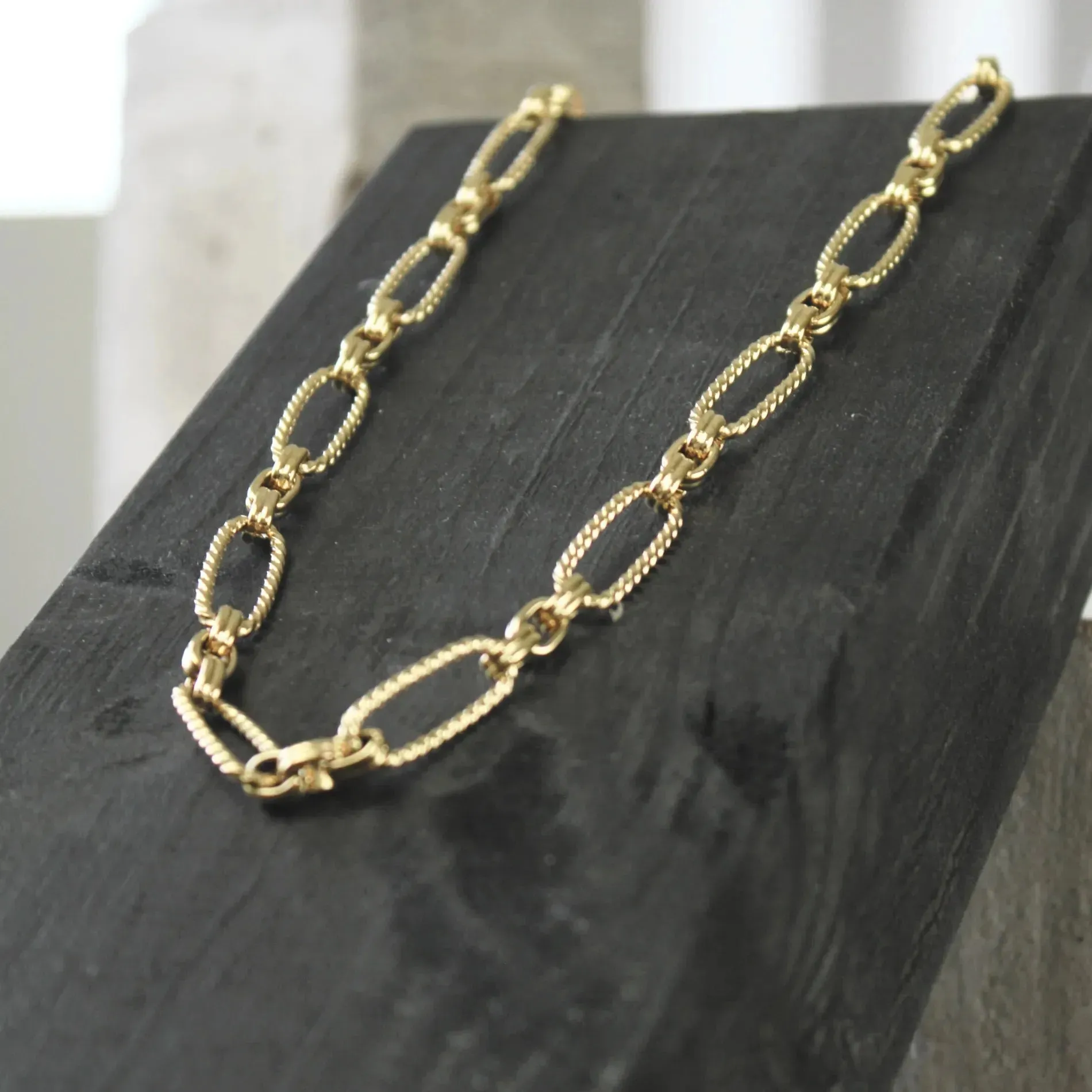 Courage Waterproof Short Oval Ripple Link Necklace 18K Gold Plating