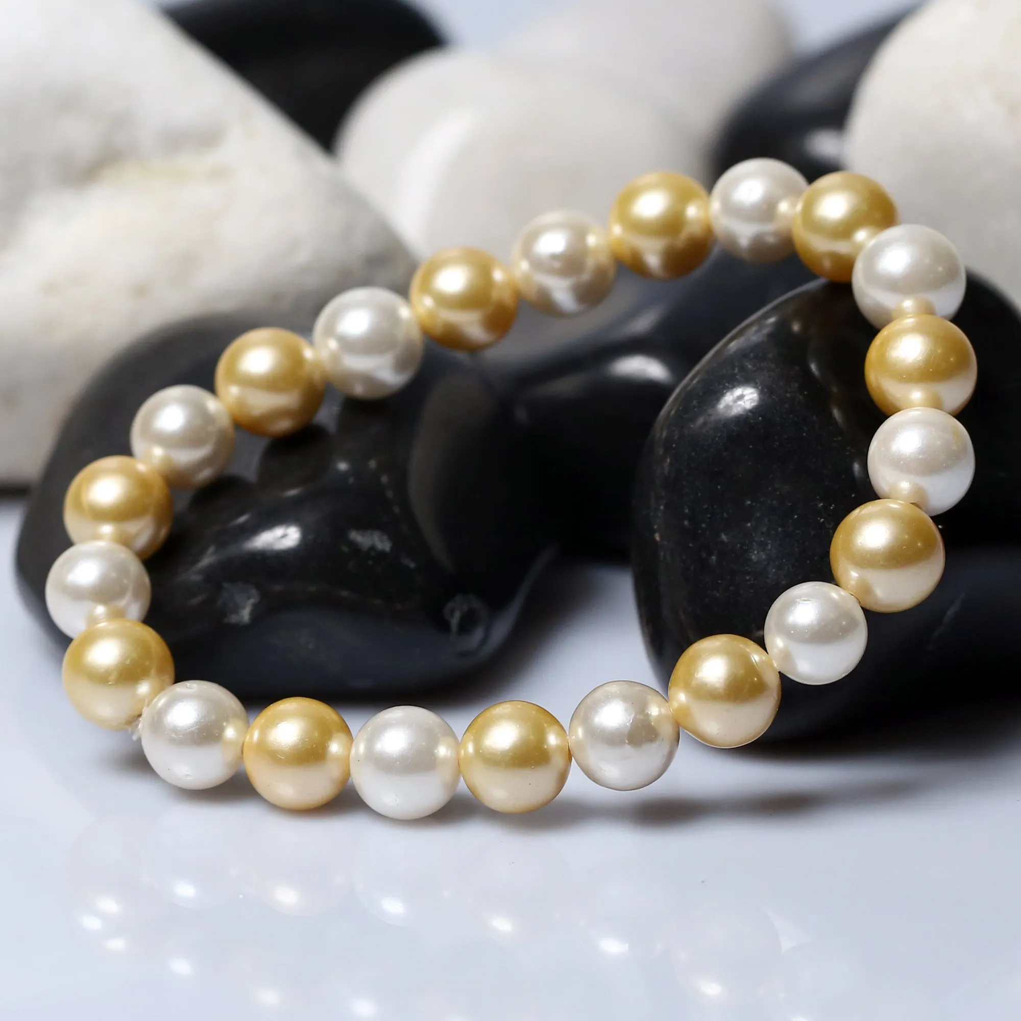 Imeora Golden White 8 mm Shell Pearl Bracelet