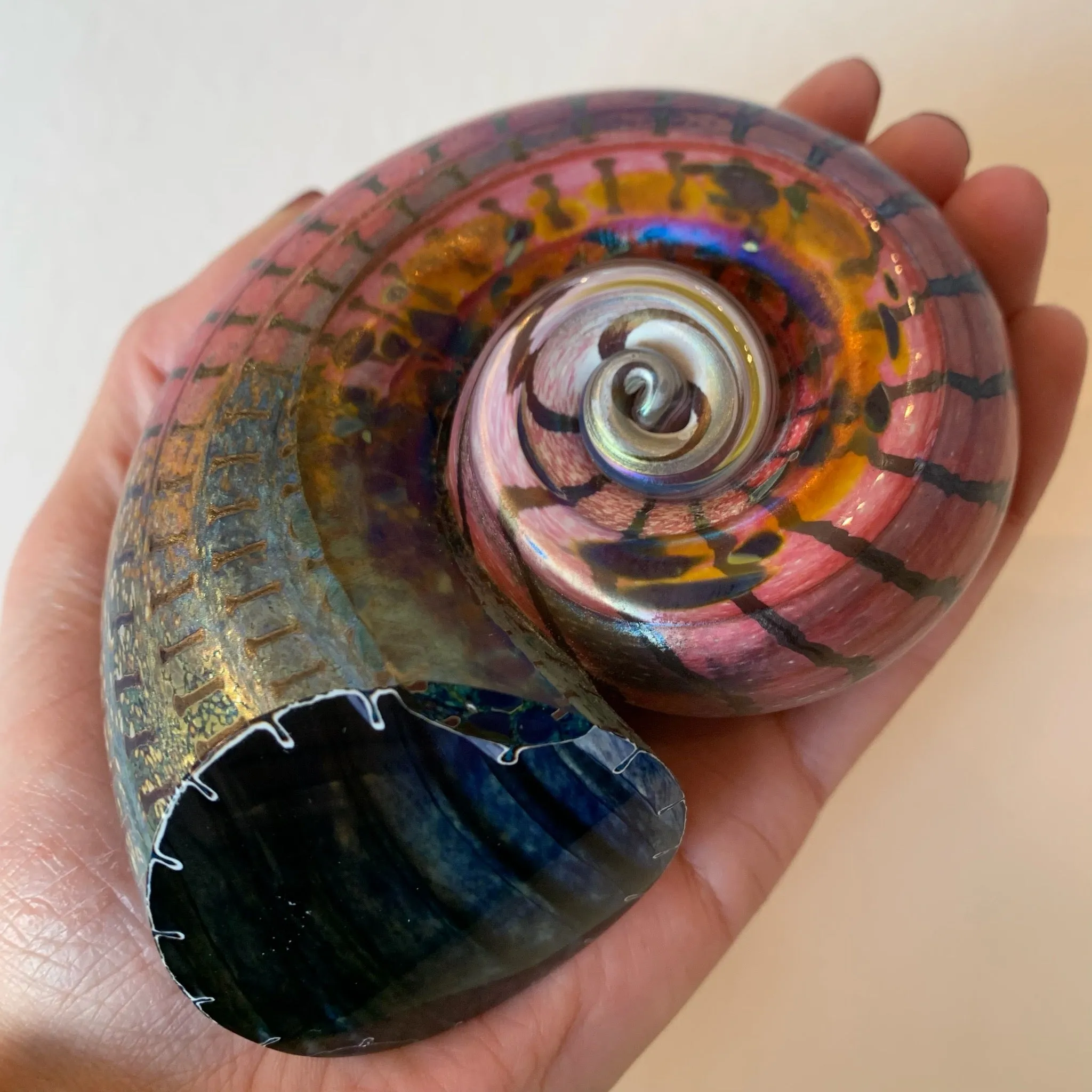Iridescent glass shell - Pink shimmer