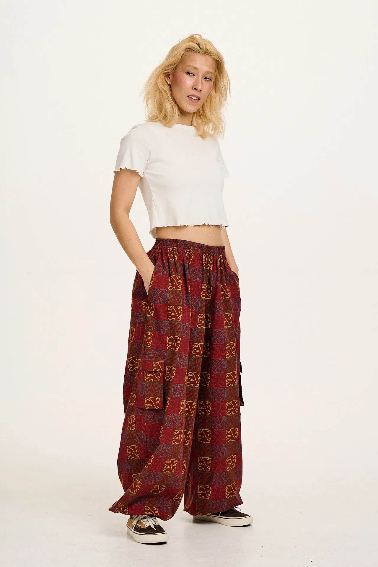 Rumi - Cotton & Linen Balloon Trousers in Red Nema Print