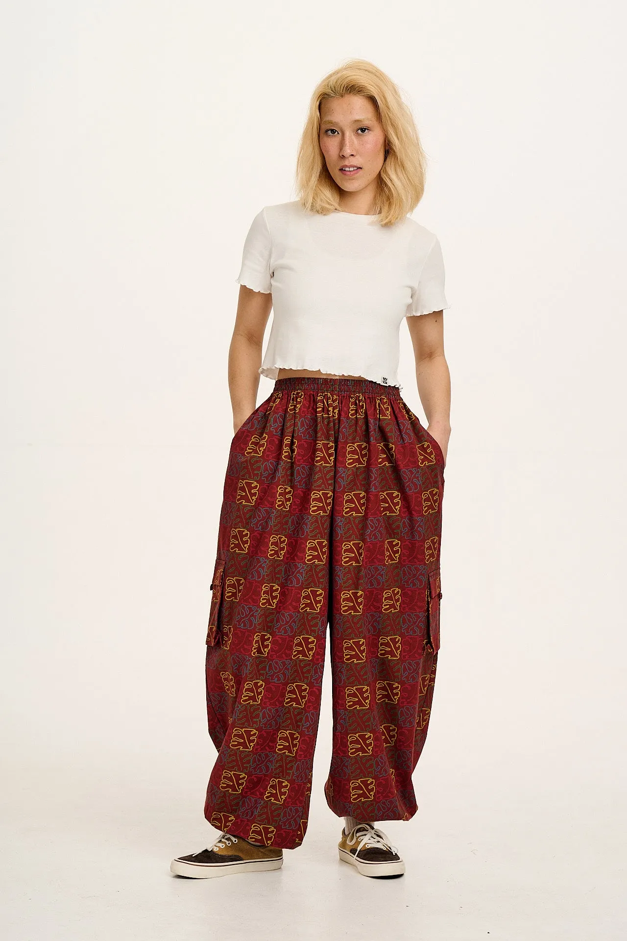 Rumi - Cotton & Linen Balloon Trousers in Red Nema Print